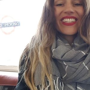 Meet your Posher, Ina